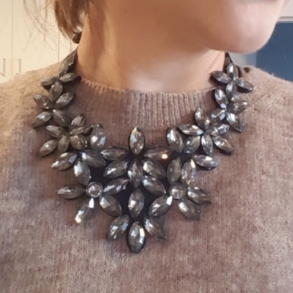 Flower Ribbon Necklace - Picture 7 of 7
